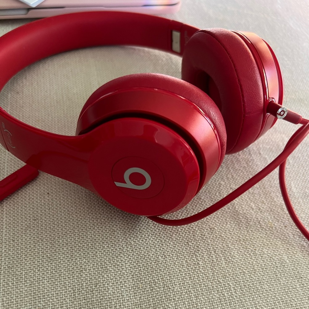 Beats red solo